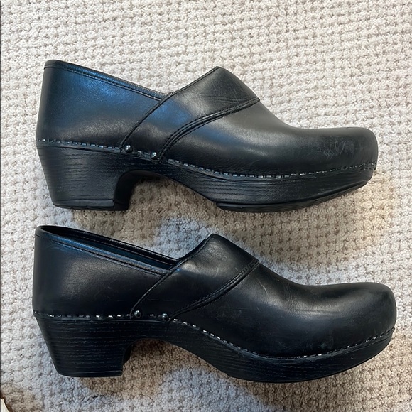 Dansko Professional Black Leather Clogs with Heel Backs - Picture 4 of 9